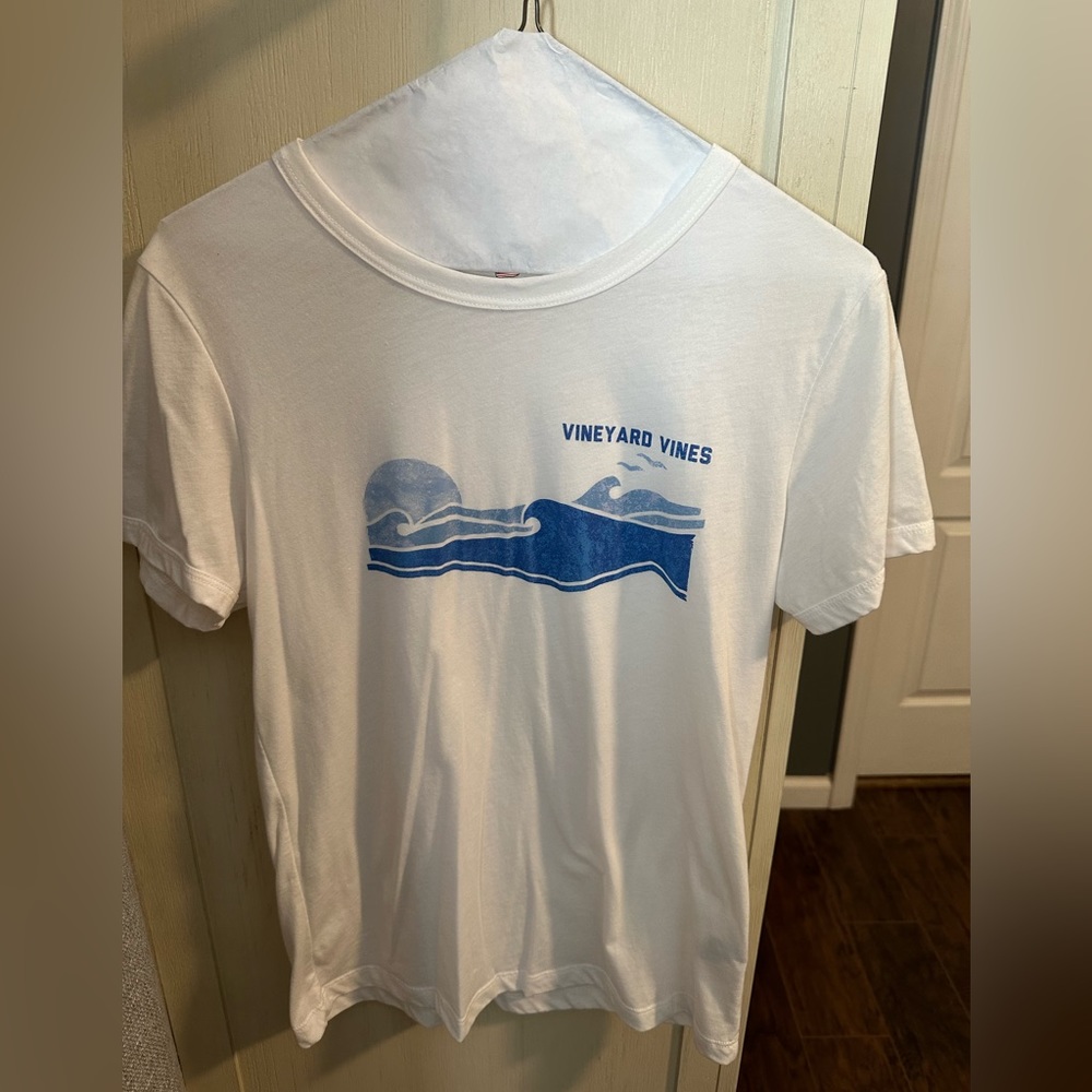 Vineyard Vines womens tee